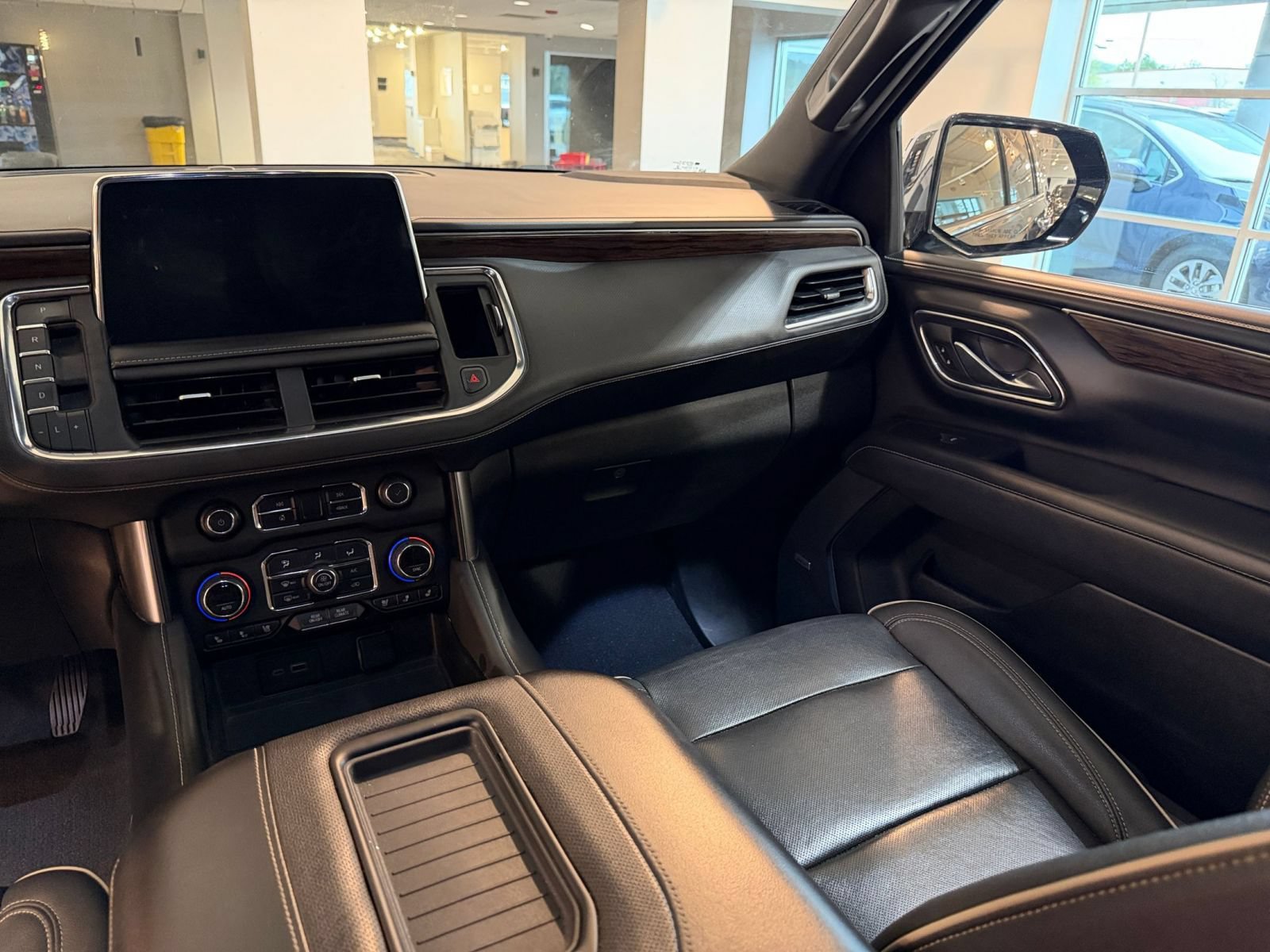 Used 2023 Chevrolet Suburban Premier AWD/4WD image 36