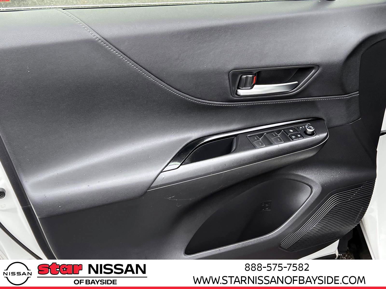 Used 2021 Toyota Venza LE image 14