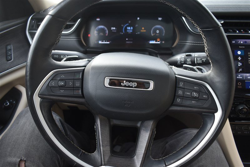 Used 2022 Jeep Grand Cherokee L Limited AWD/4WD image 19