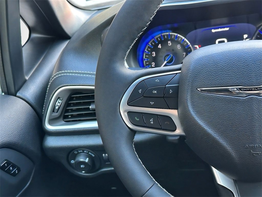 New 2026 Chrysler Pacifica Select image 9