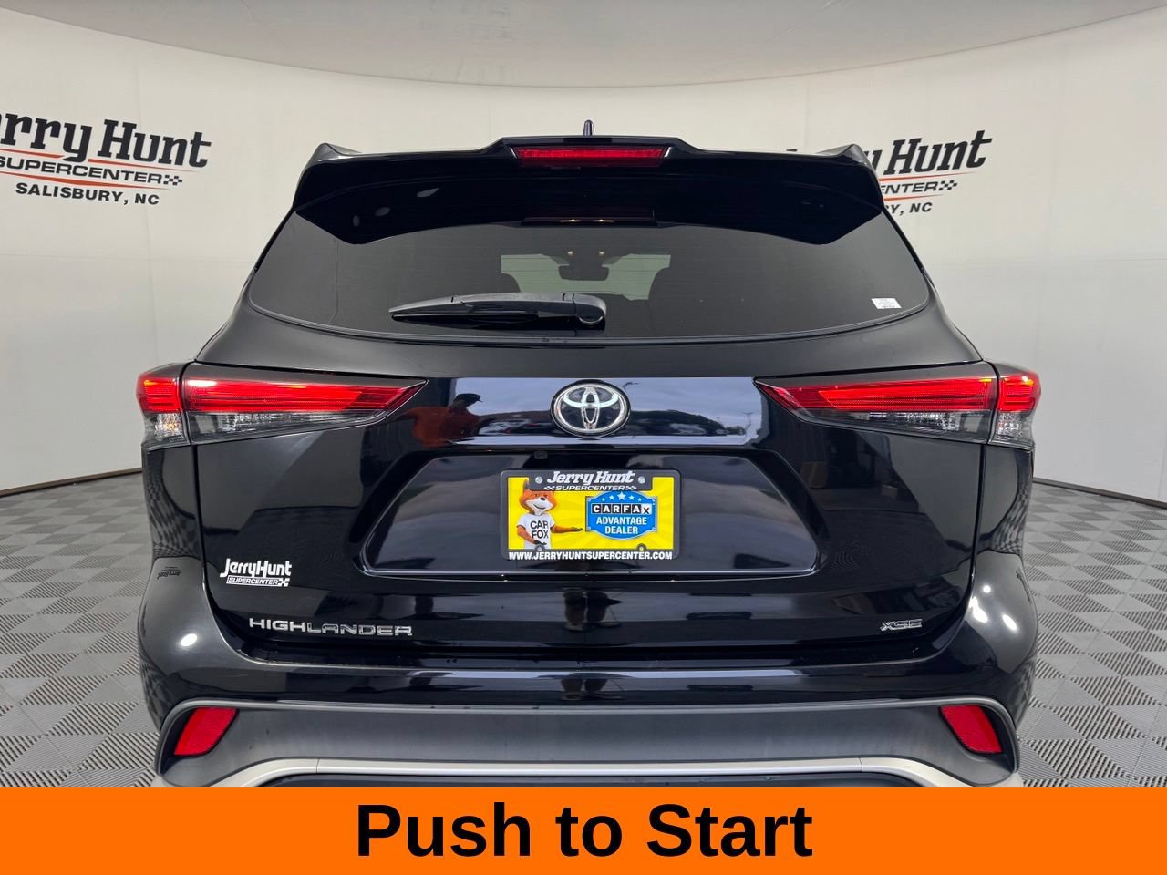 Used 2023 Toyota Highlander XSE FWD image 8