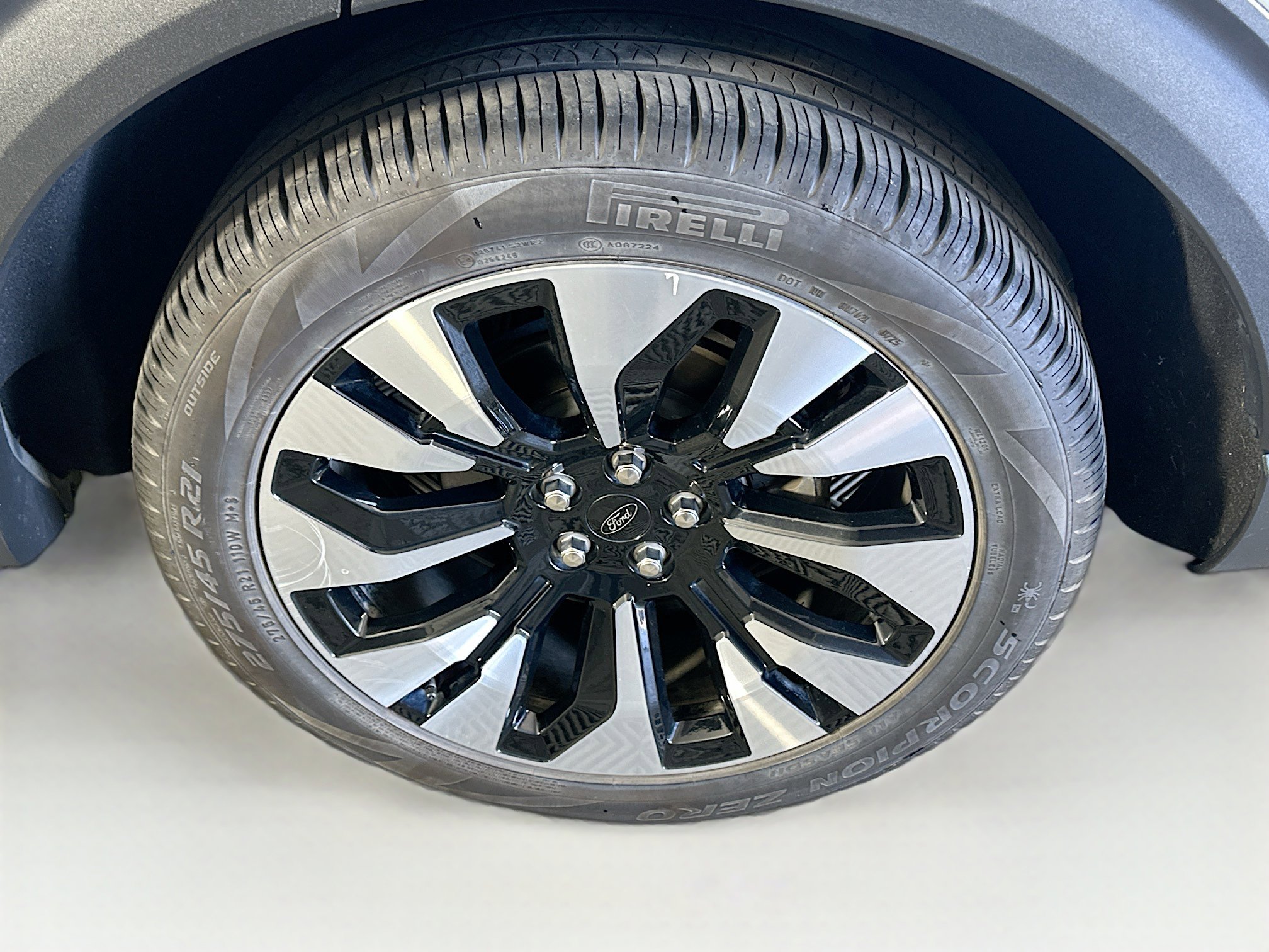 Used 2025 Ford Explorer Platinum w/ LUX Leather Package image 11