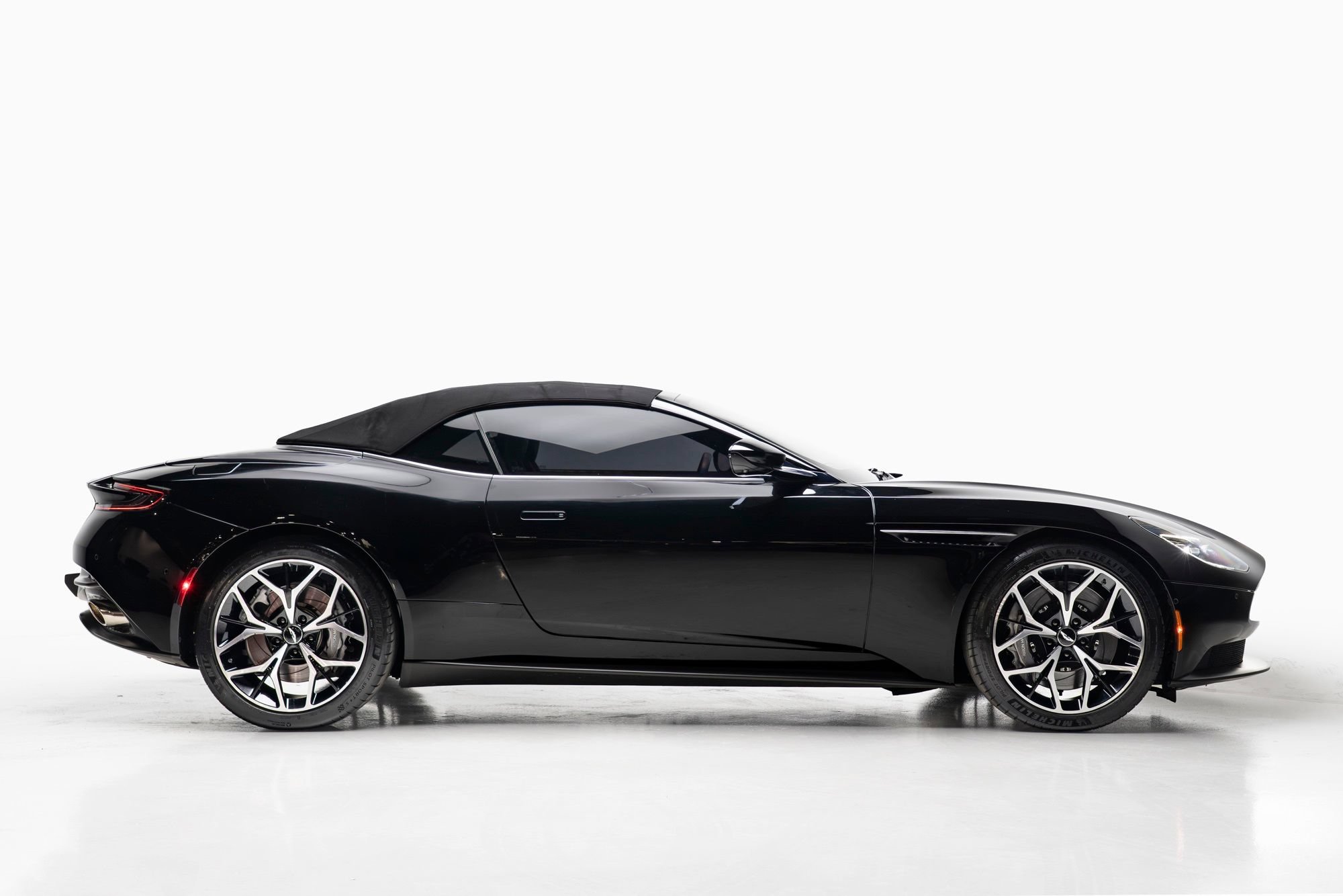 Used 2020 Aston Martin DB11 Volante RWD image 8