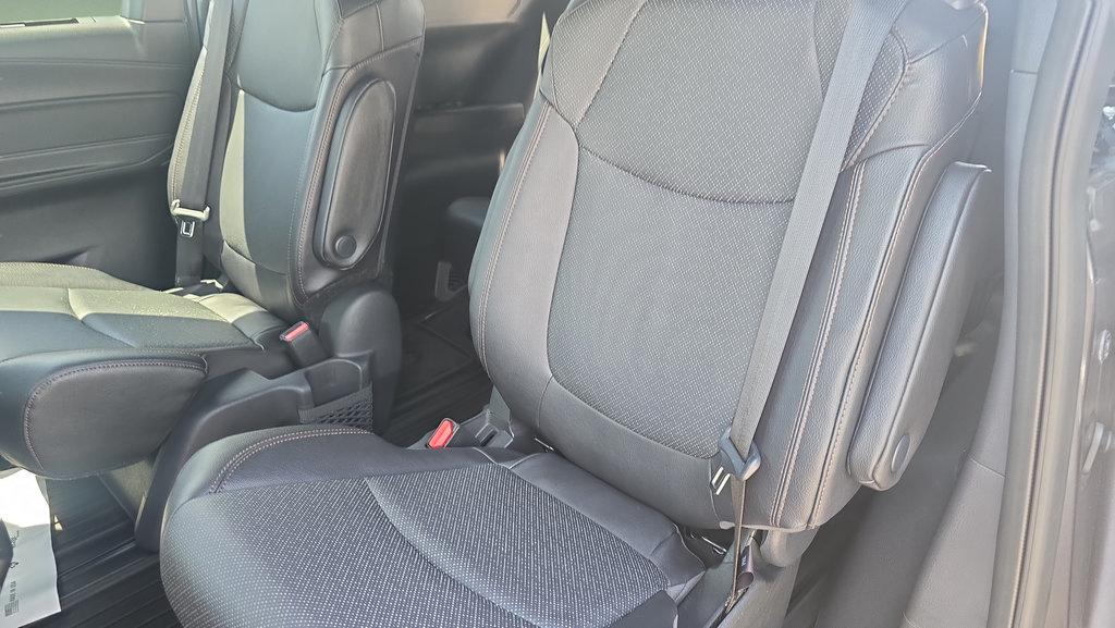 Used 2025 Toyota Sienna Platinum AWD/4WD image 27