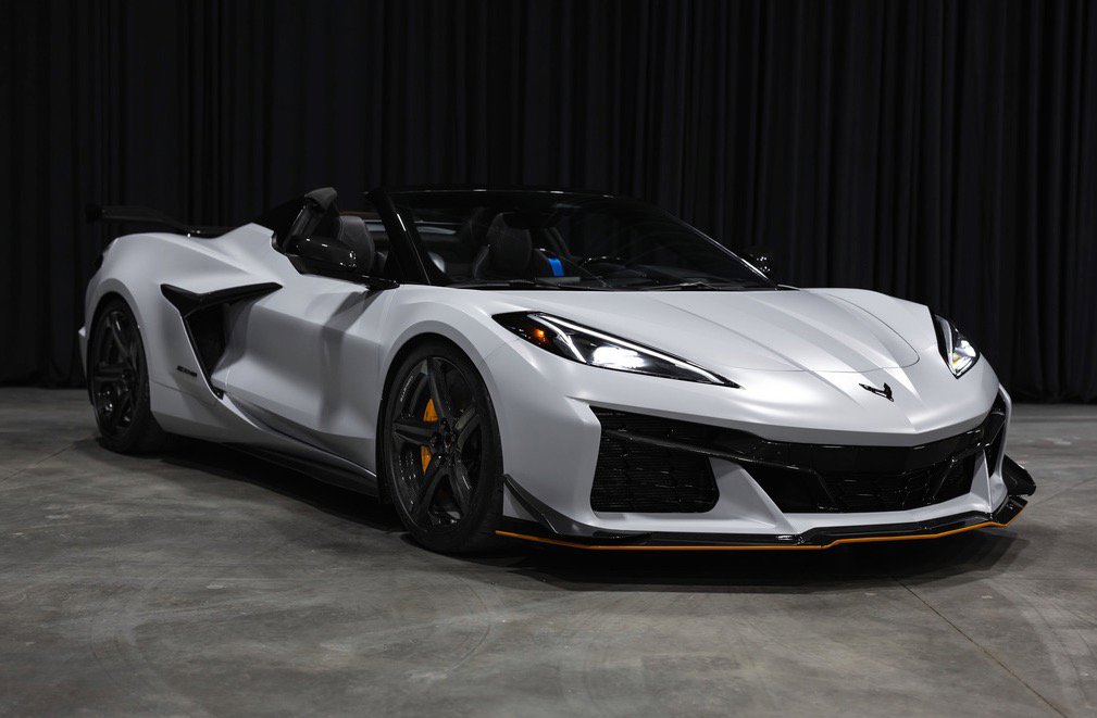 Used 2024 Chevrolet Corvette Z06 w/ Z07 Performance Package RWD image 5