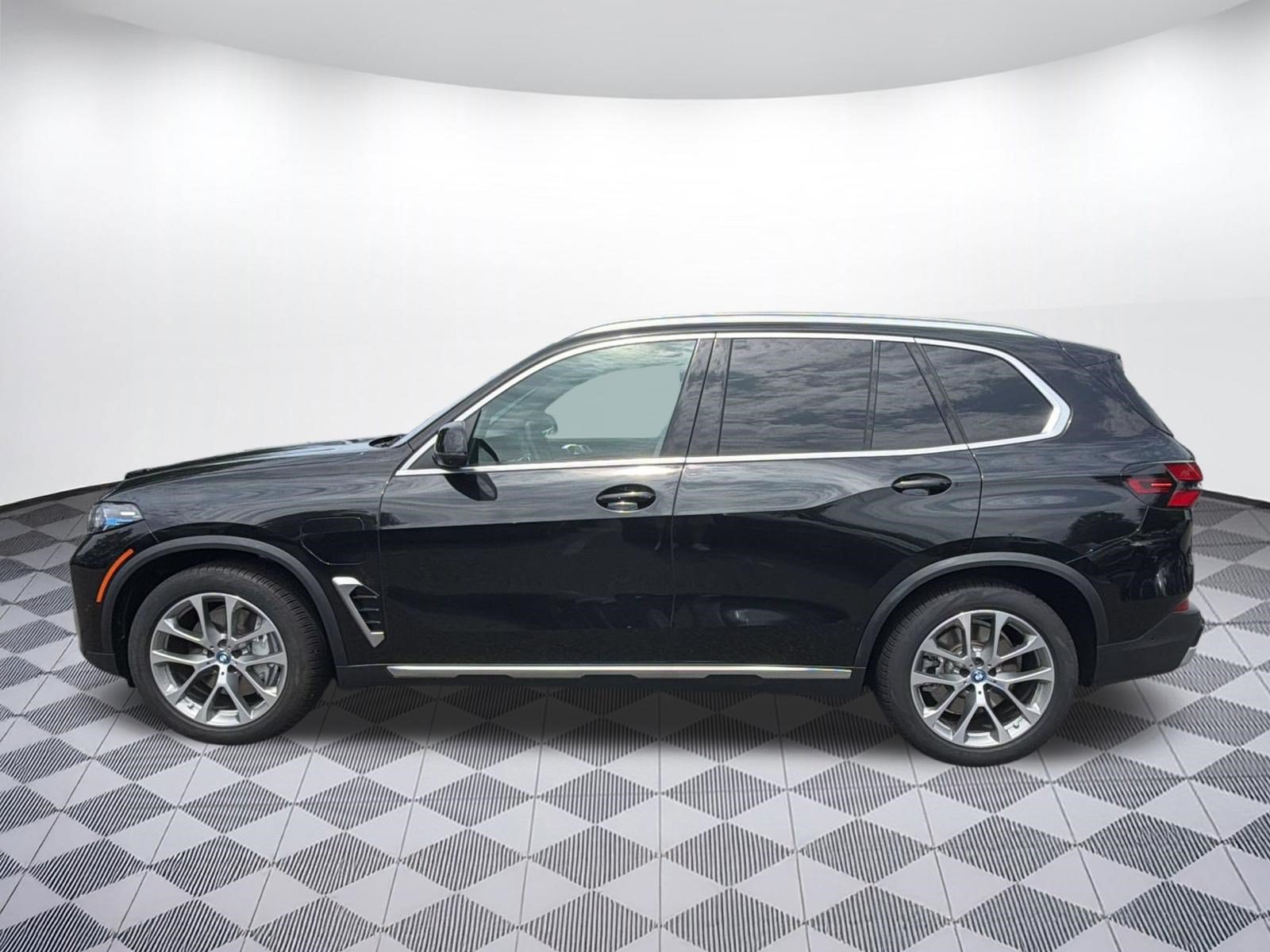 Used 2025 BMW X5 xDrive50e AWD/4WD image 2