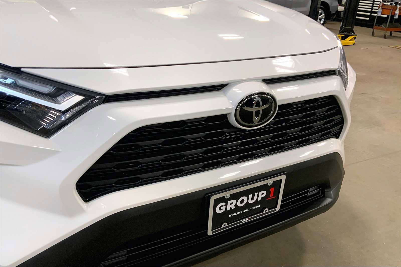 Used 2022 Toyota RAV4 XLE w/ Convenience Package image 32