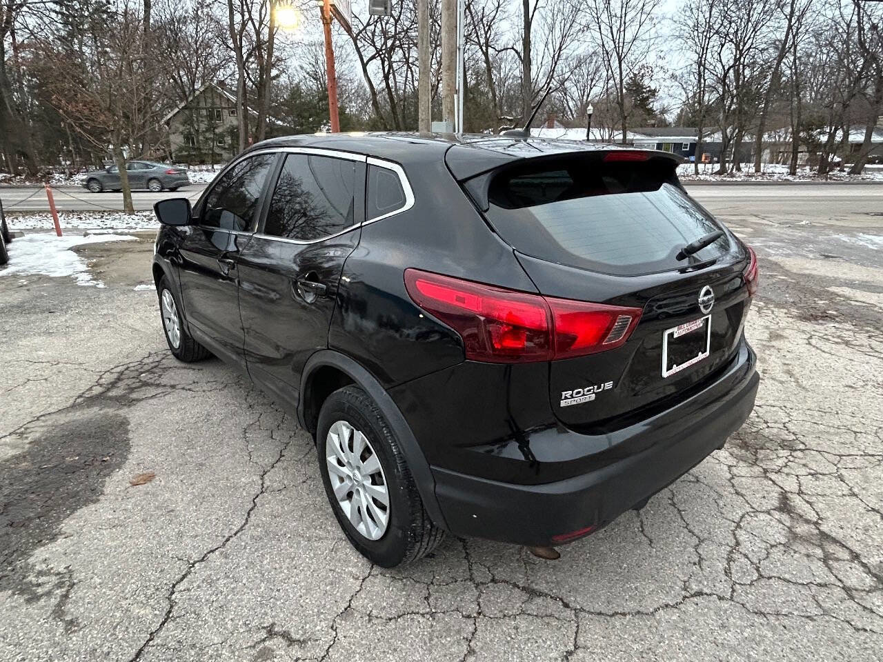 Used 2018 Nissan Rogue Sport S image 12