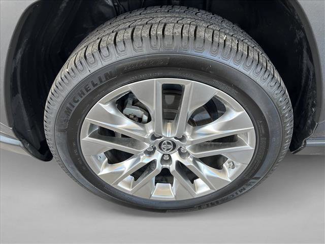 Used 2019 Toyota RAV4 XLE Premium image 16