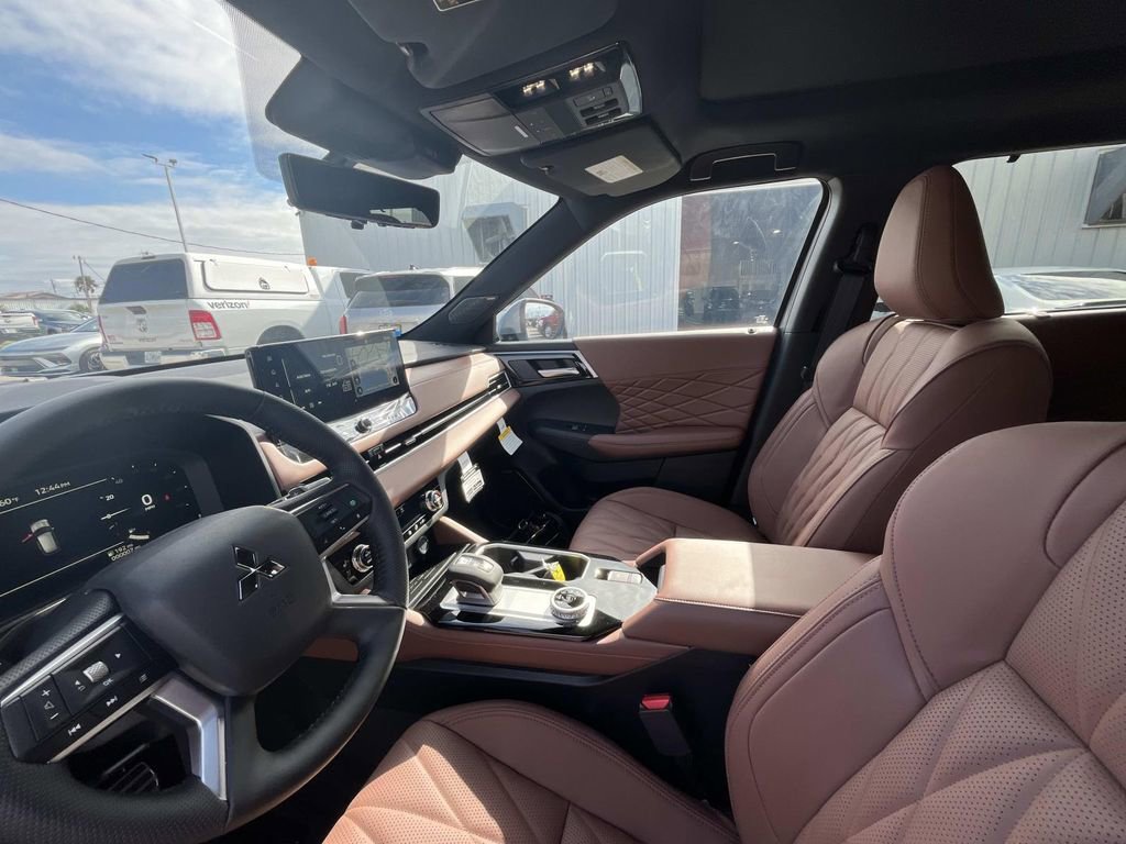New 2026 Mitsubishi Outlander SEL image 10