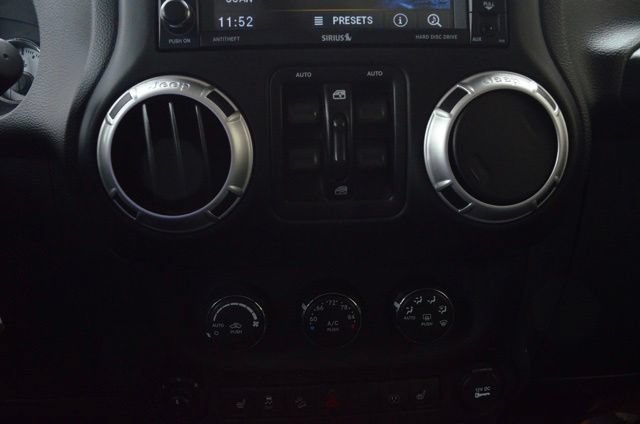 Used 2017 Jeep Wrangler Unlimited Rubicon w/ Connectivity Group AWD/4WD image 60