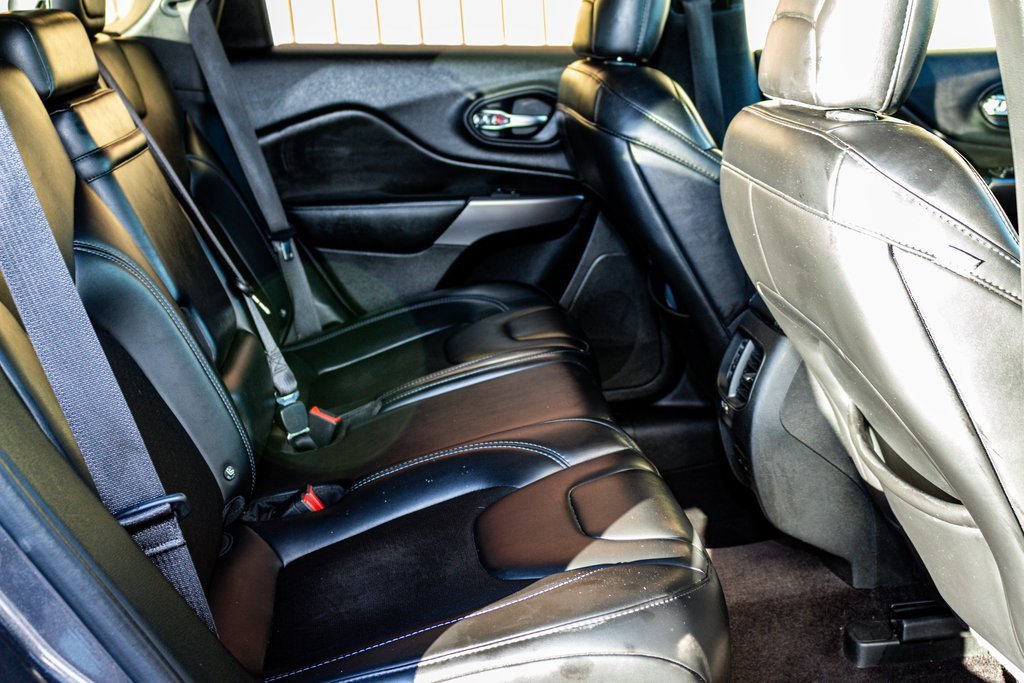 Used 2019 Jeep Cherokee Latitude Plus image 23