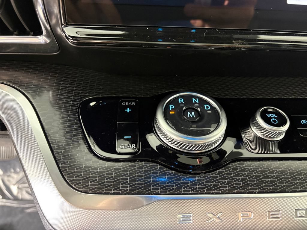 New 2026 Ford Expedition Platinum w/ Stealth Performance Package AWD/4WD image 25