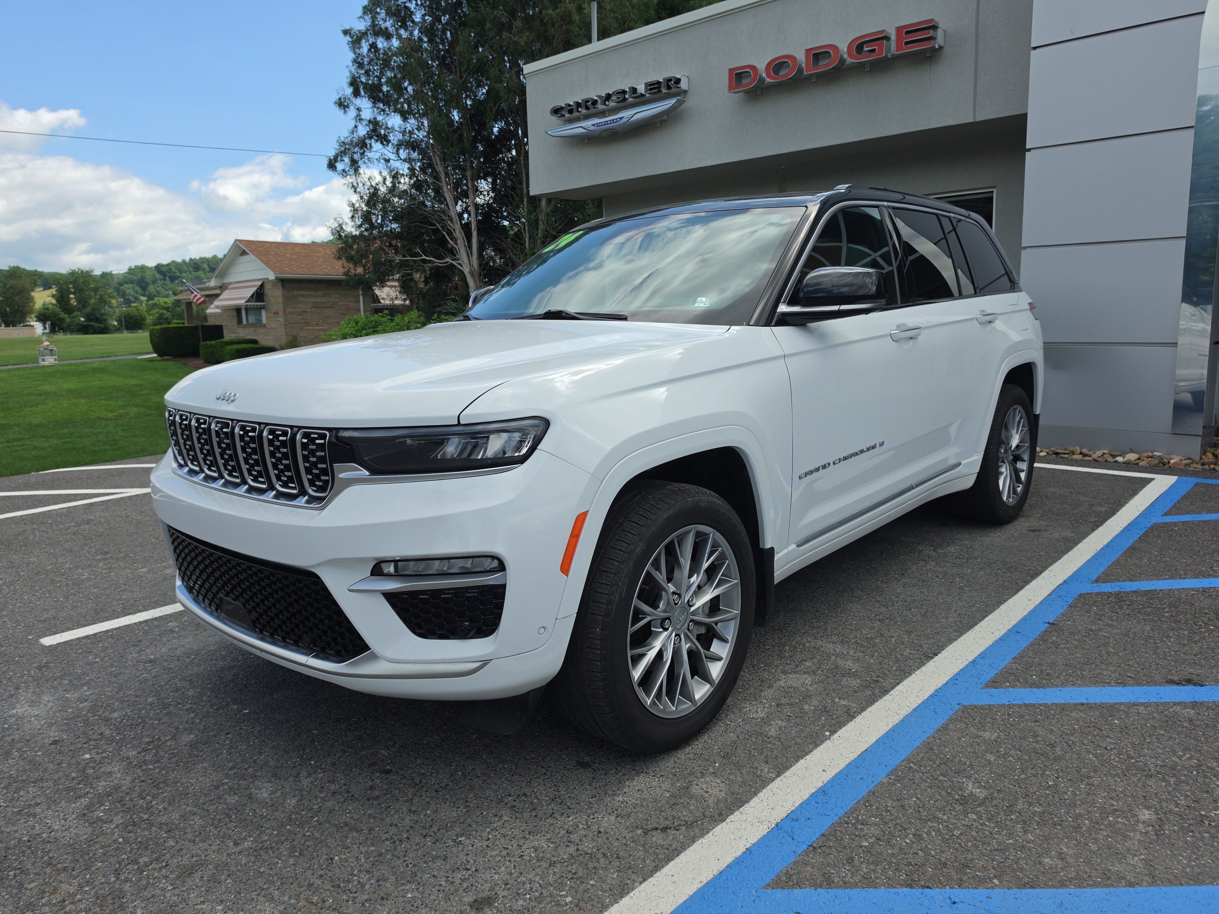 Used 2024 Jeep Grand Cherokee Summit w/ Adv Protech Group IV AWD/4WD image 8