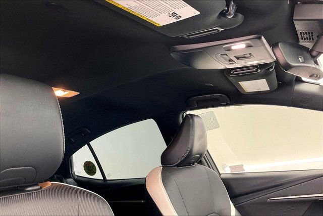 Used 2025 Toyota Camry SE w/ Convenience Package image 24