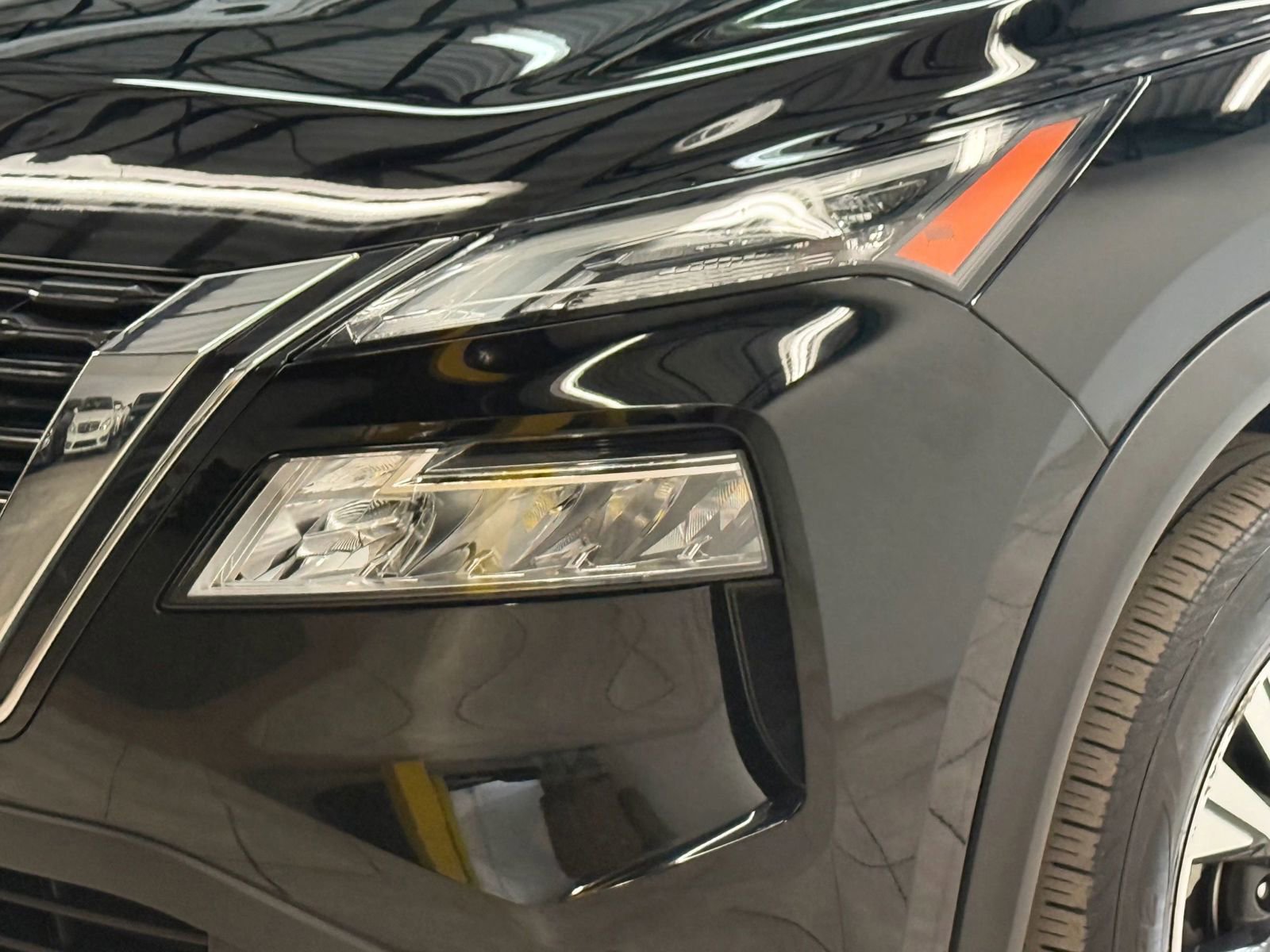 Used 2023 Nissan Rogue SV image 4