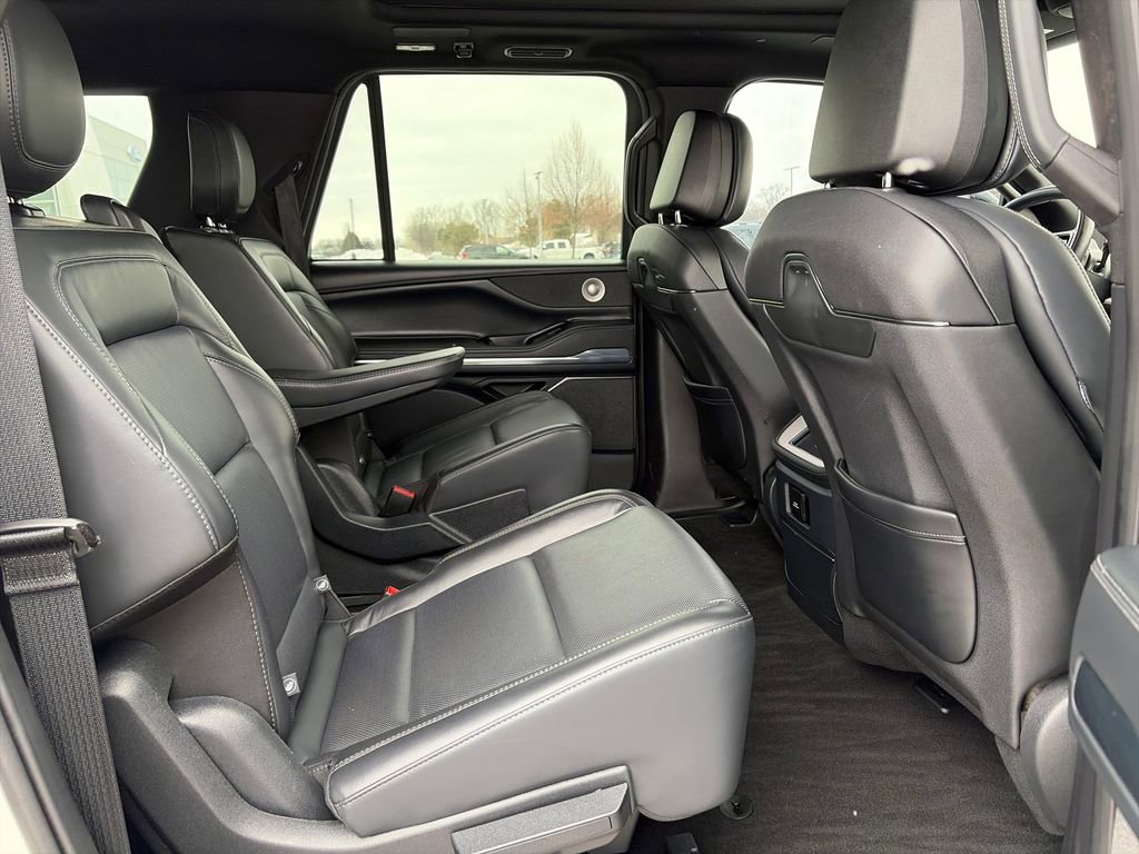Used 2025 Lincoln Navigator L Reserve w/ Jet Appearance Package AWD/4WD image 31
