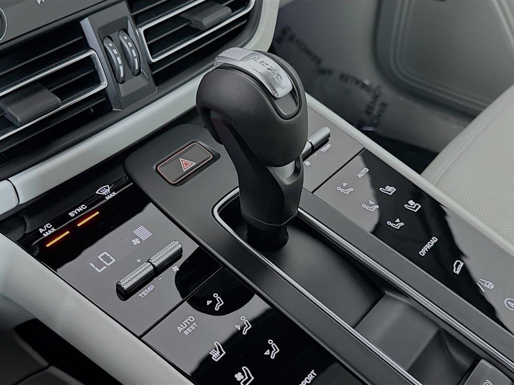 New 2025 Porsche Macan image 19