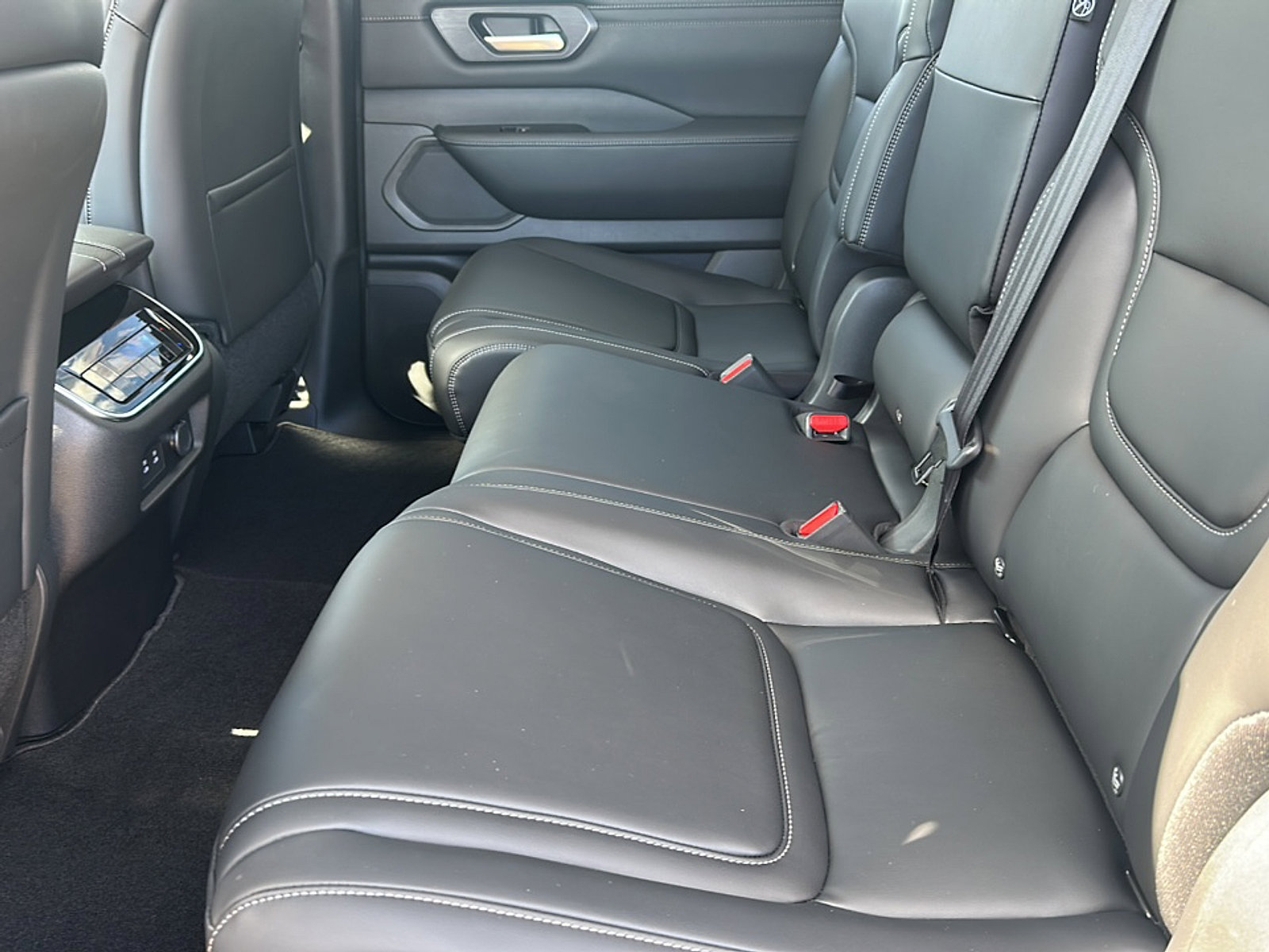 New 2026 Nissan Armada SV image 15