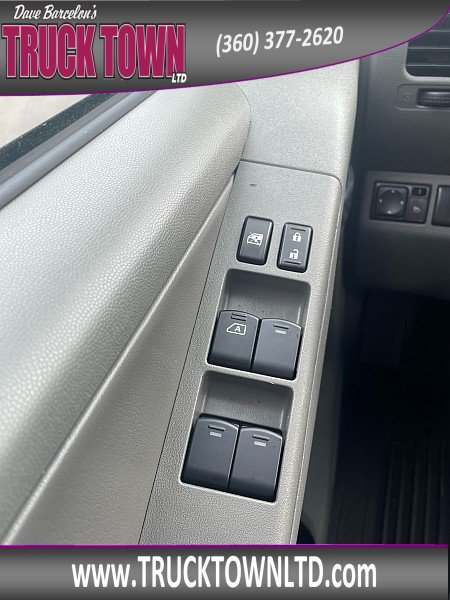 Used 2011 Nissan Frontier SL w/ Moonroof Pkg RWD image 16