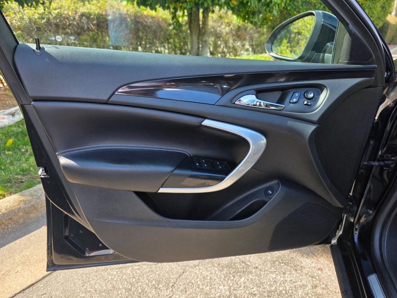 Used 2017 Buick Regal Sport Touring image 9