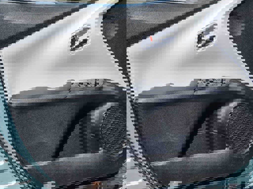 Used 2019 Toyota Prius LE image 18