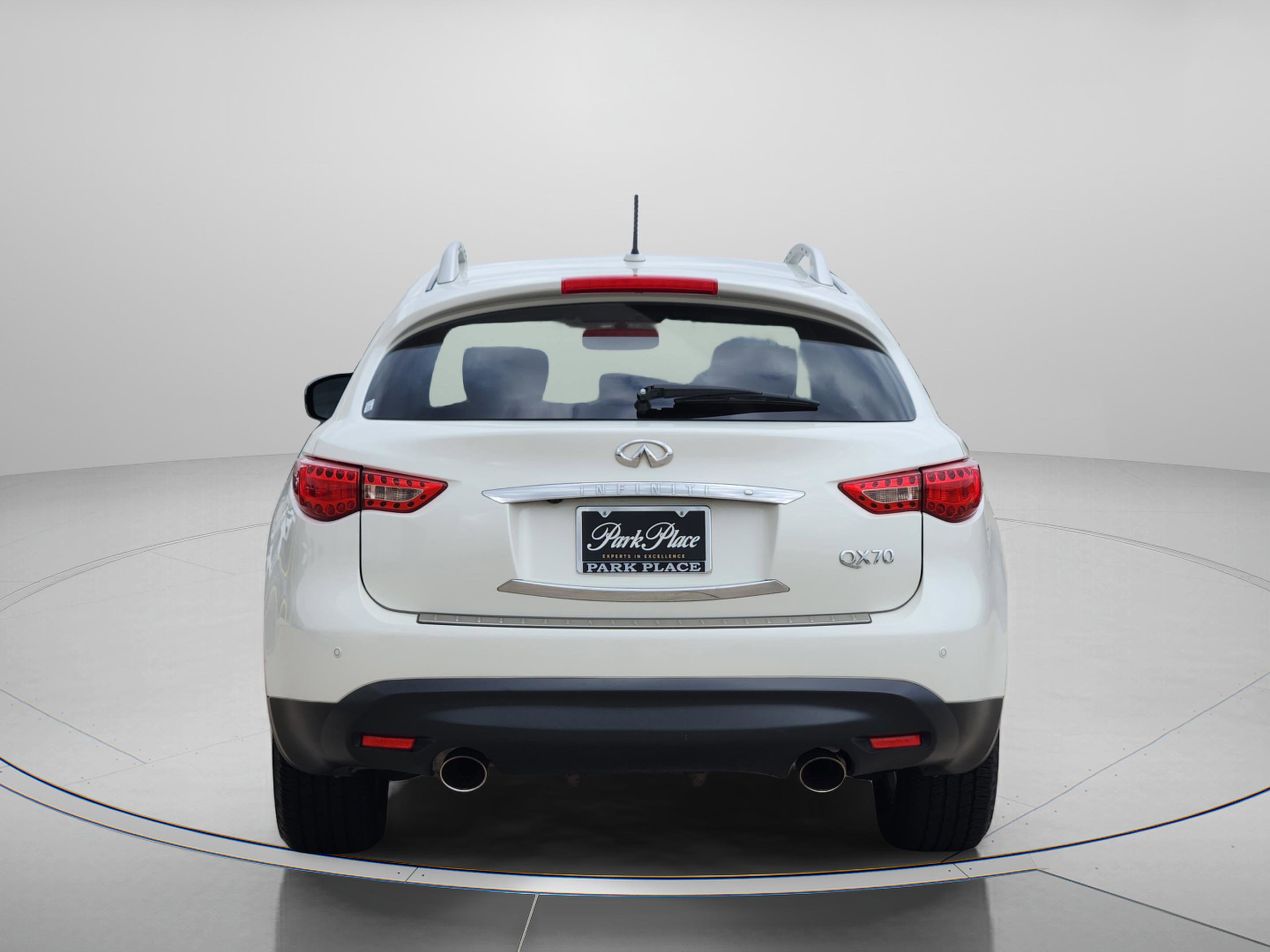 Used 2017 INFINITI QX70 2WD w/ Premium Package image 4