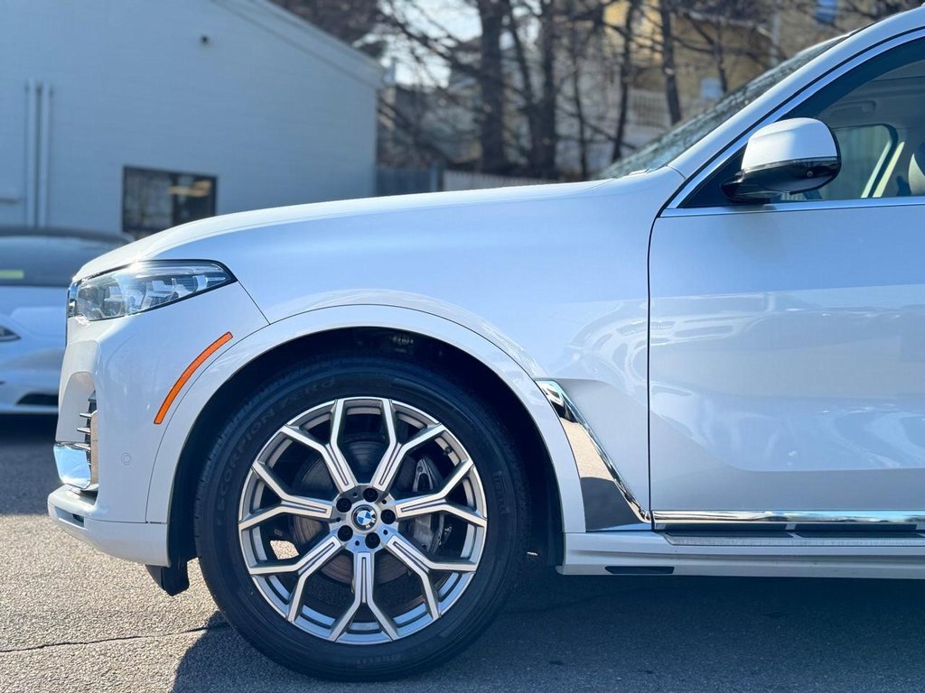 Used 2021 BMW X7 xDrive40i w/ Parking Assistance Package image 10