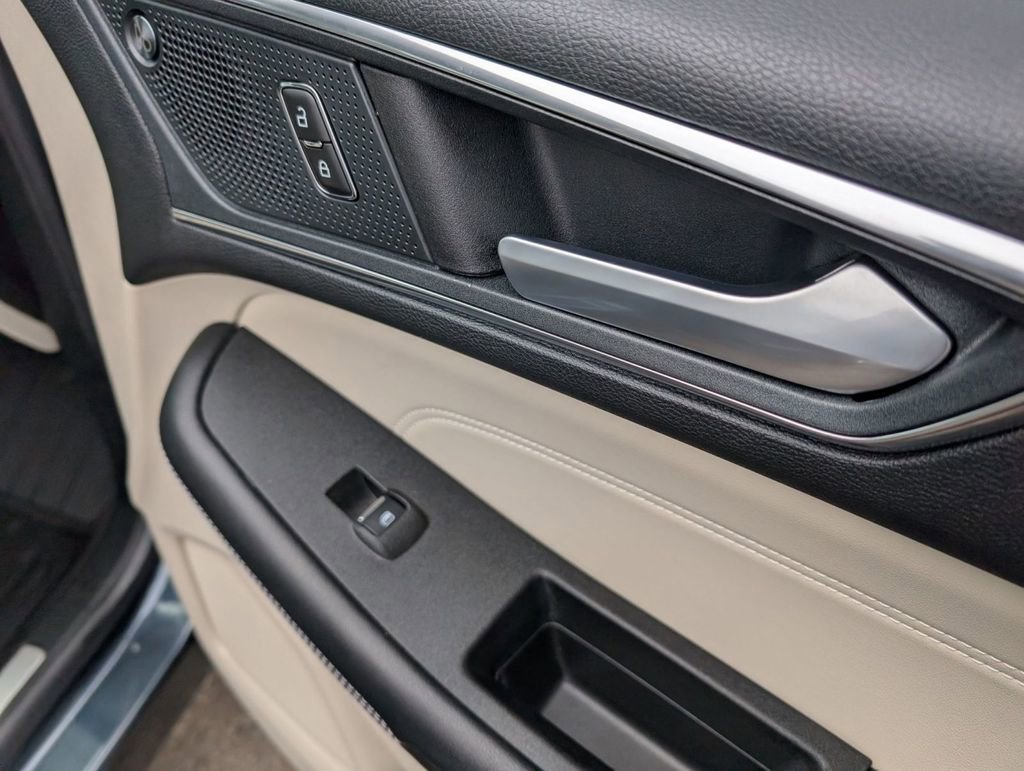 Used 2023 Ford Edge Titanium image 42