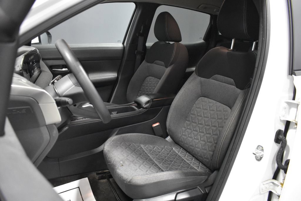 Certified 2025 Nissan Kicks SV AWD/4WD image 5