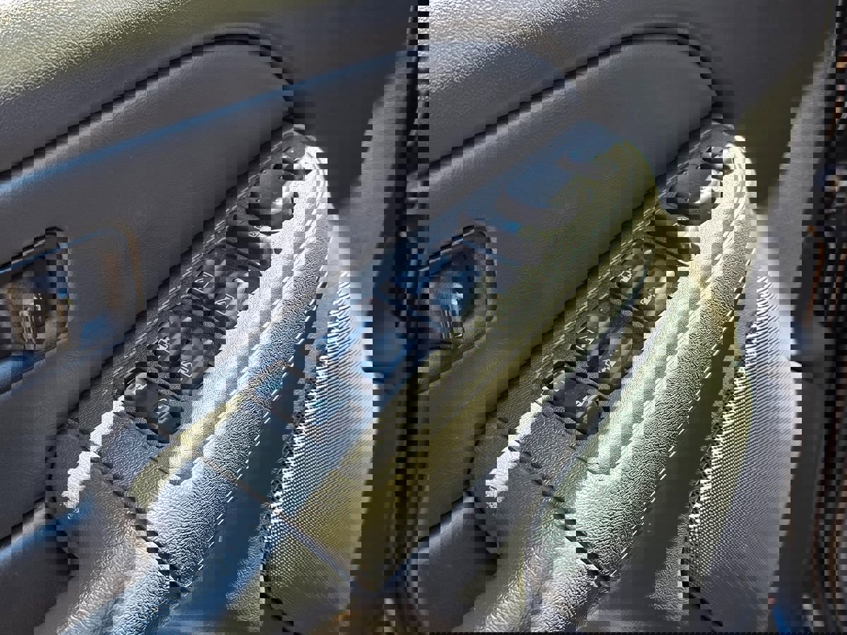 Used 2005 Chevrolet Silverado 1500 LS AWD/4WD image 28