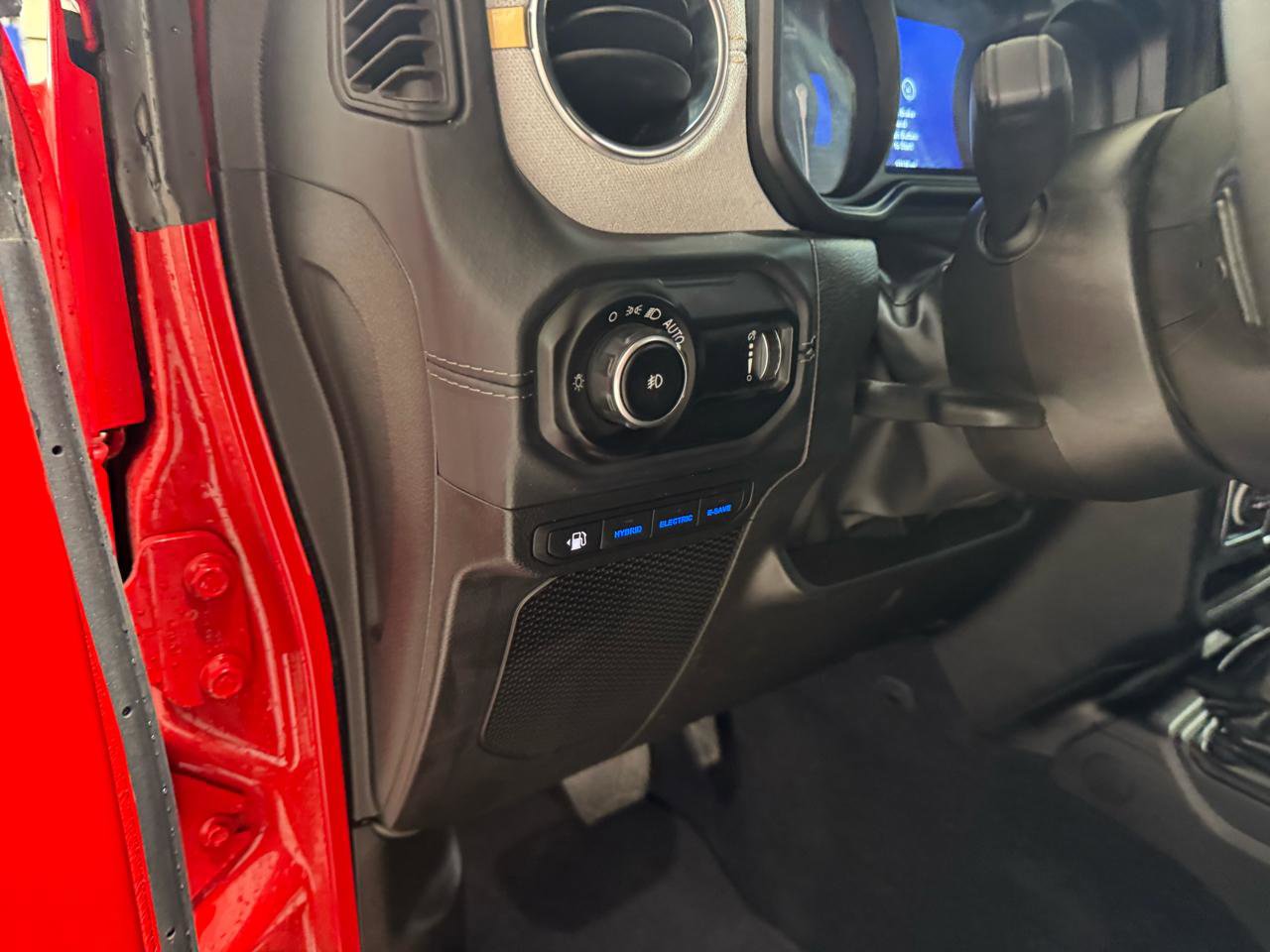 Used 2025 Jeep Wrangler Sahara w/ Safety Group AWD/4WD image 16