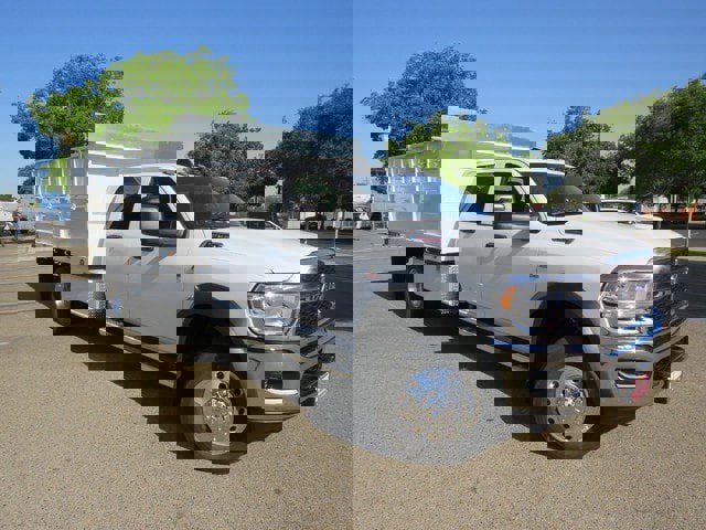 New 2023 RAM 5500 Tradesman w/ Chrome Appearance Group image 3