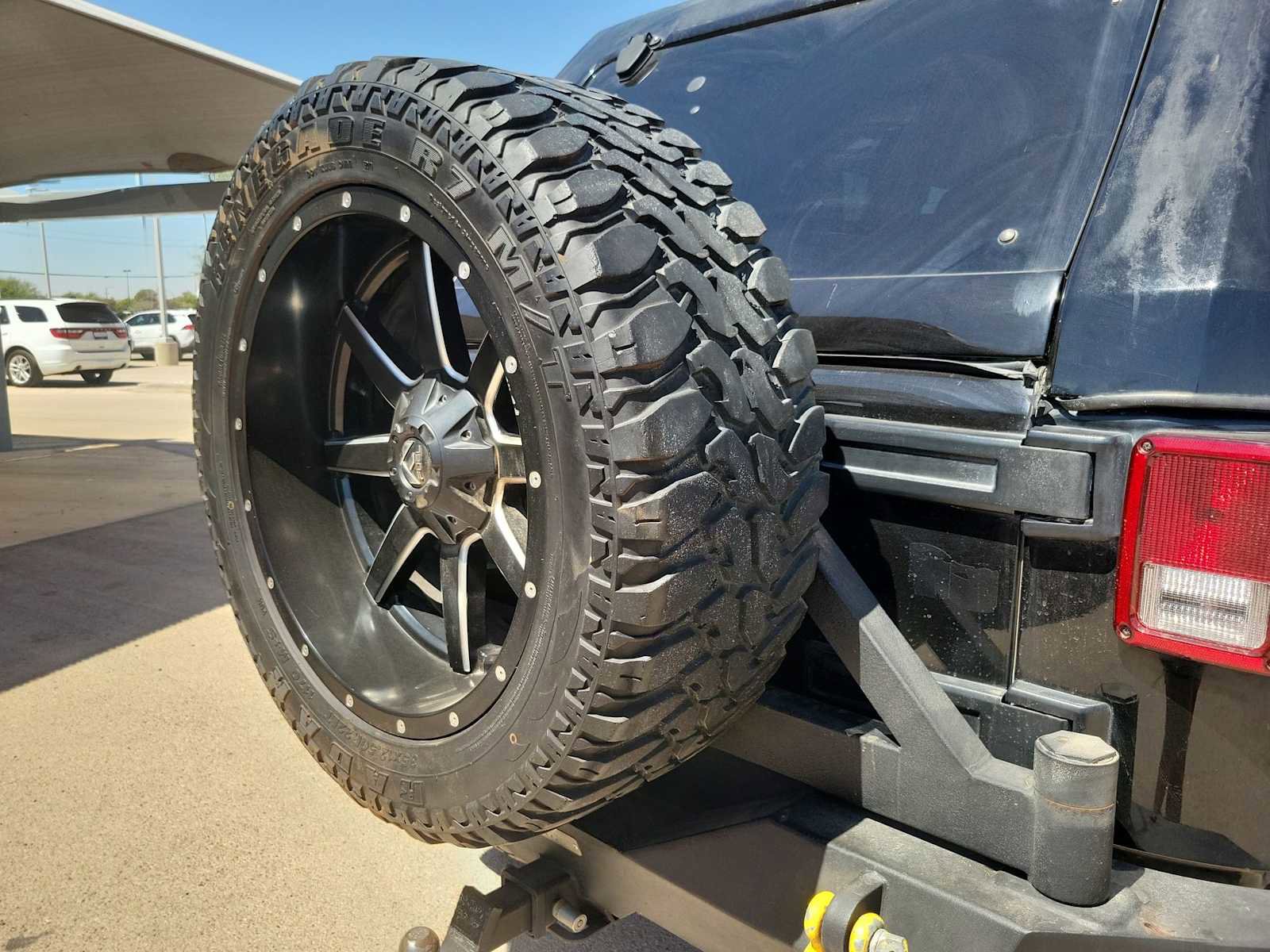 Used 2015 Jeep Wrangler Unlimited Sahara w/ Connectivity Group image 15