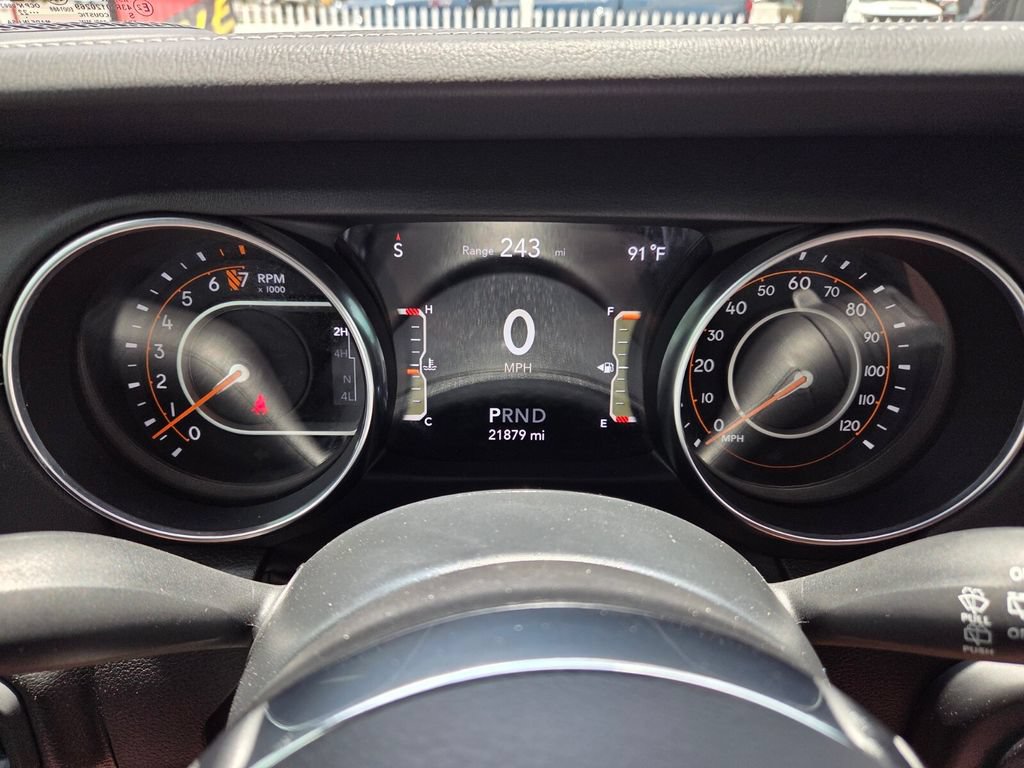 Used 2022 Jeep Wrangler Unlimited Sahara w/ LED Lighting Group AWD/4WD image 32
