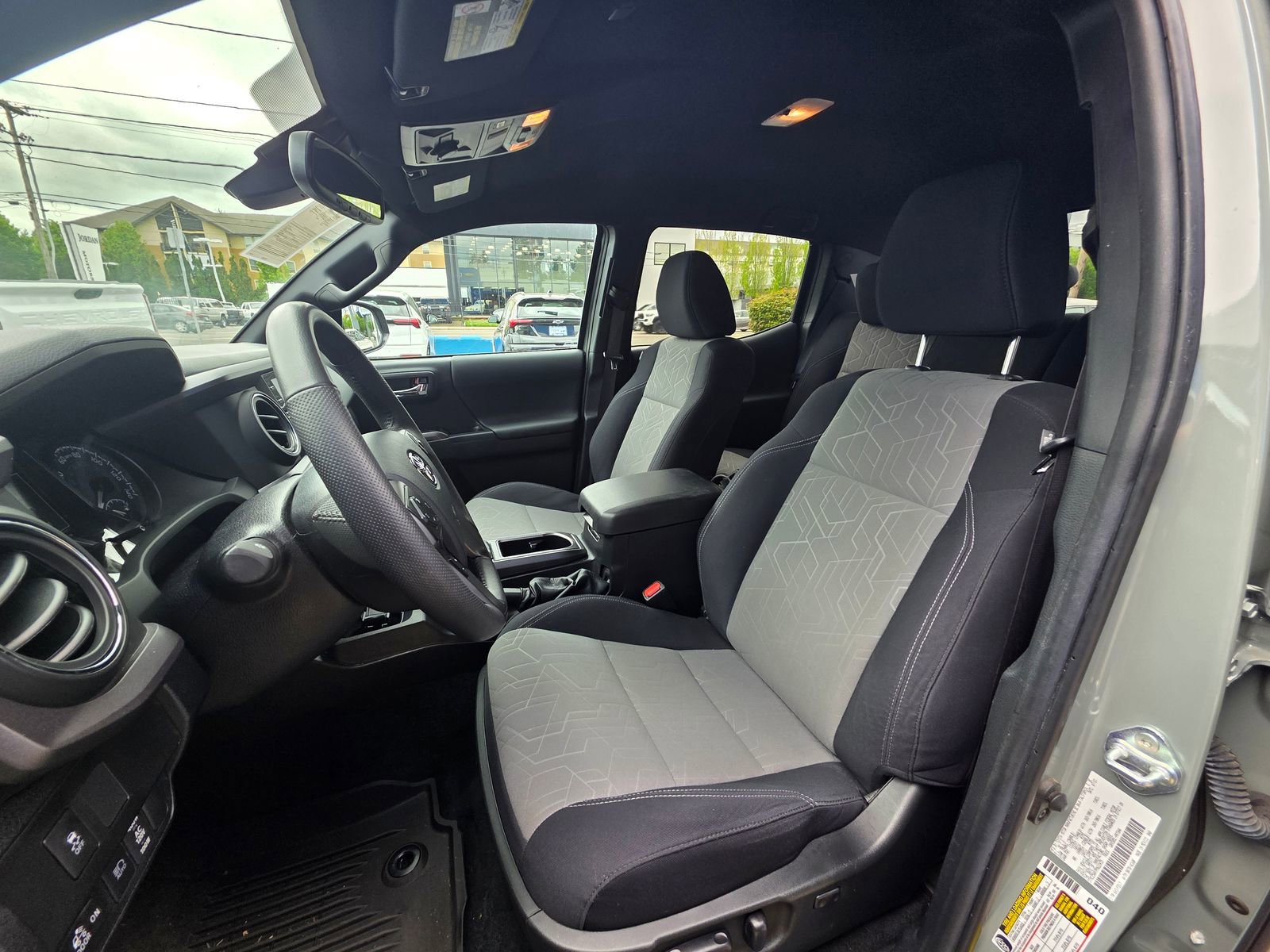 Used 2023 Toyota Tacoma TRD Off-Road w/ Technology Package AWD/4WD image 11