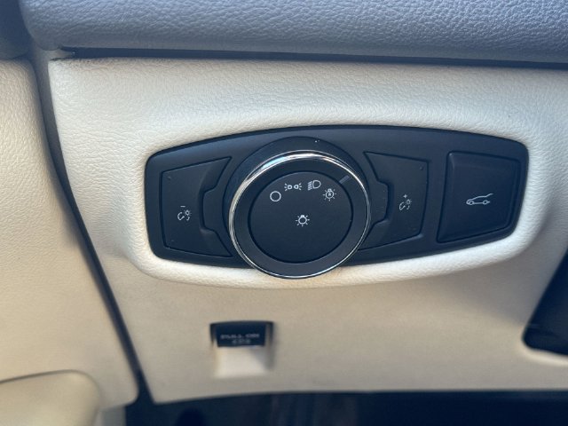 Used 2013 Lincoln MKZ FWD image 18