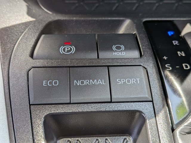 Used 2025 Toyota RAV4 XLE FWD image 21