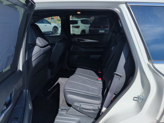 Certified 2025 INFINITI QX60 Luxe w/ Black Edition FWD image 9