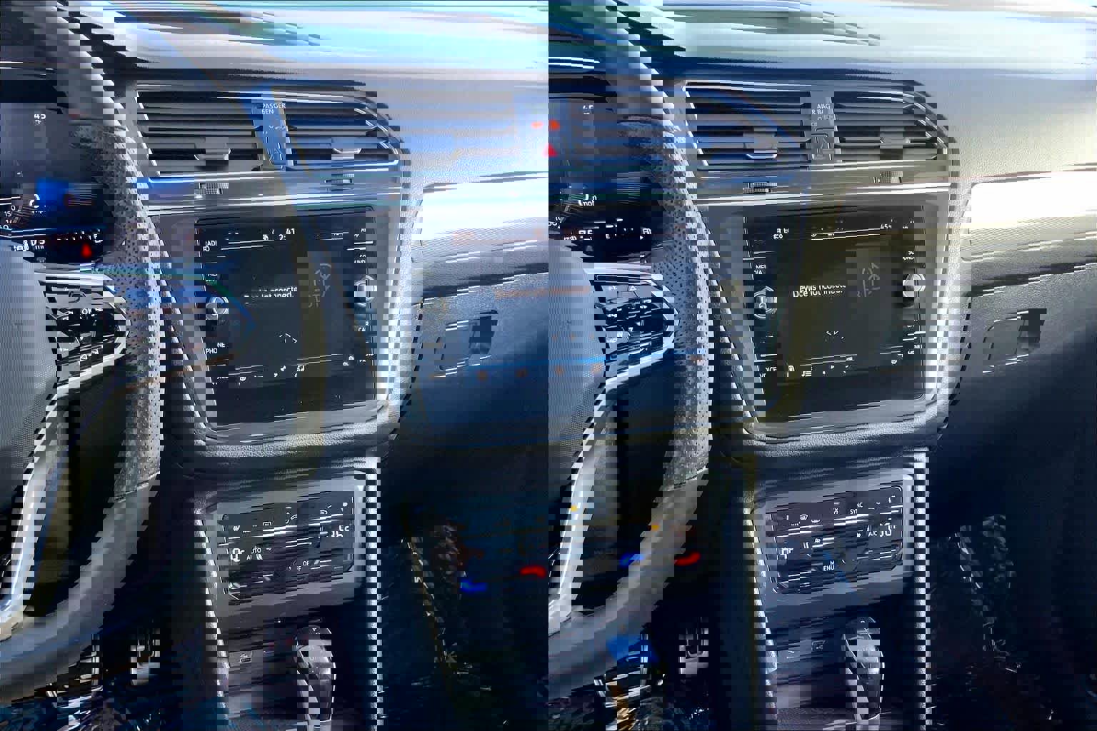 Used 2024 Volkswagen Tiguan SE R-Line image 6