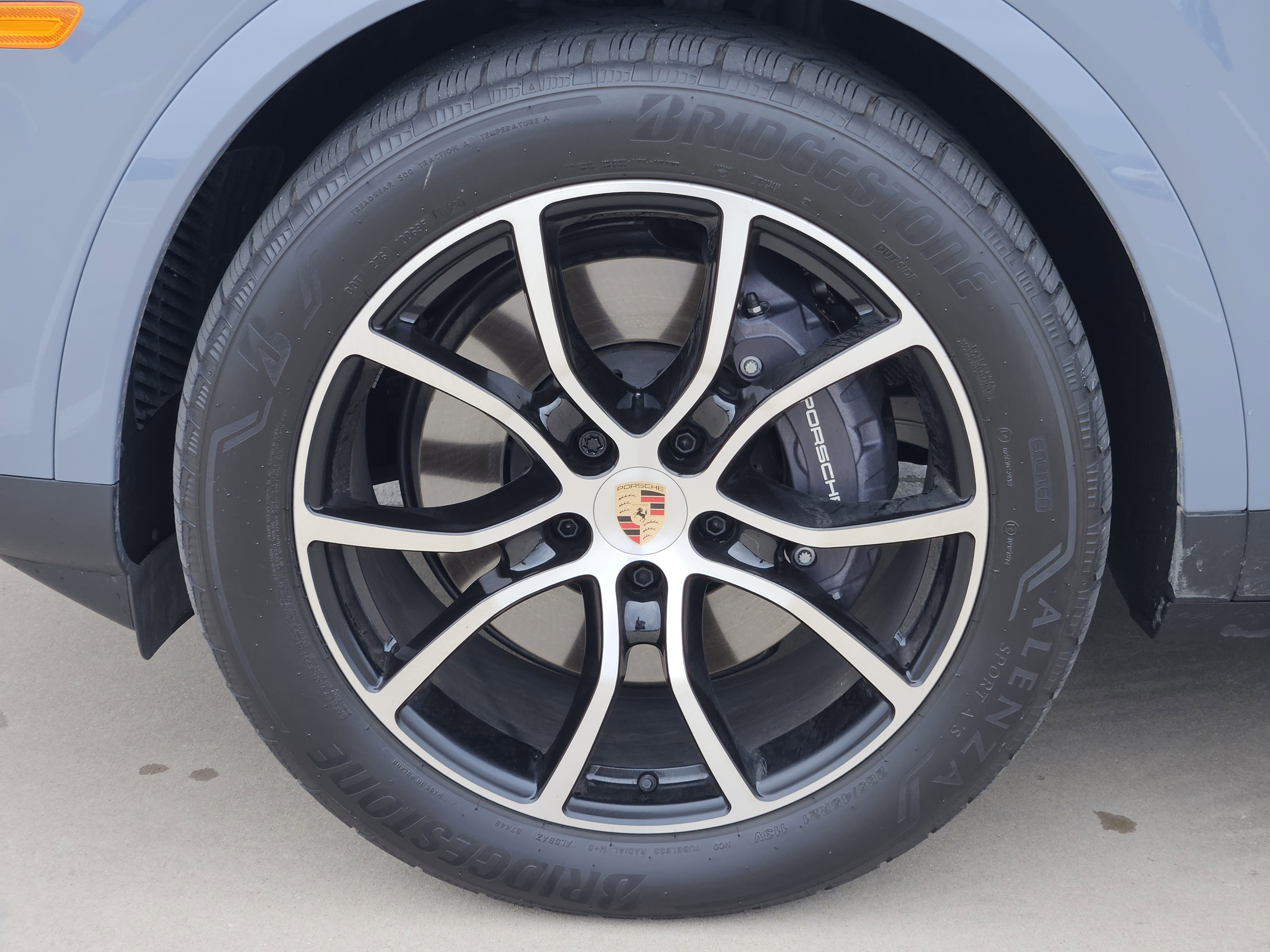 Used 2025 Porsche Cayenne AWD/4WD image 14