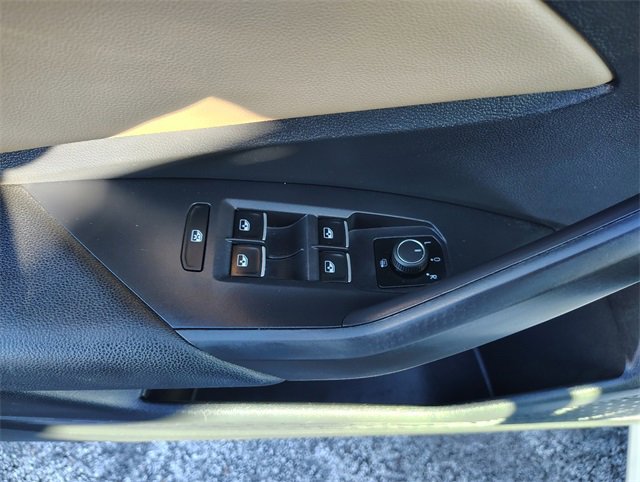 Used 2021 Volkswagen Jetta SE w/ SE Cold Weather Package image 14