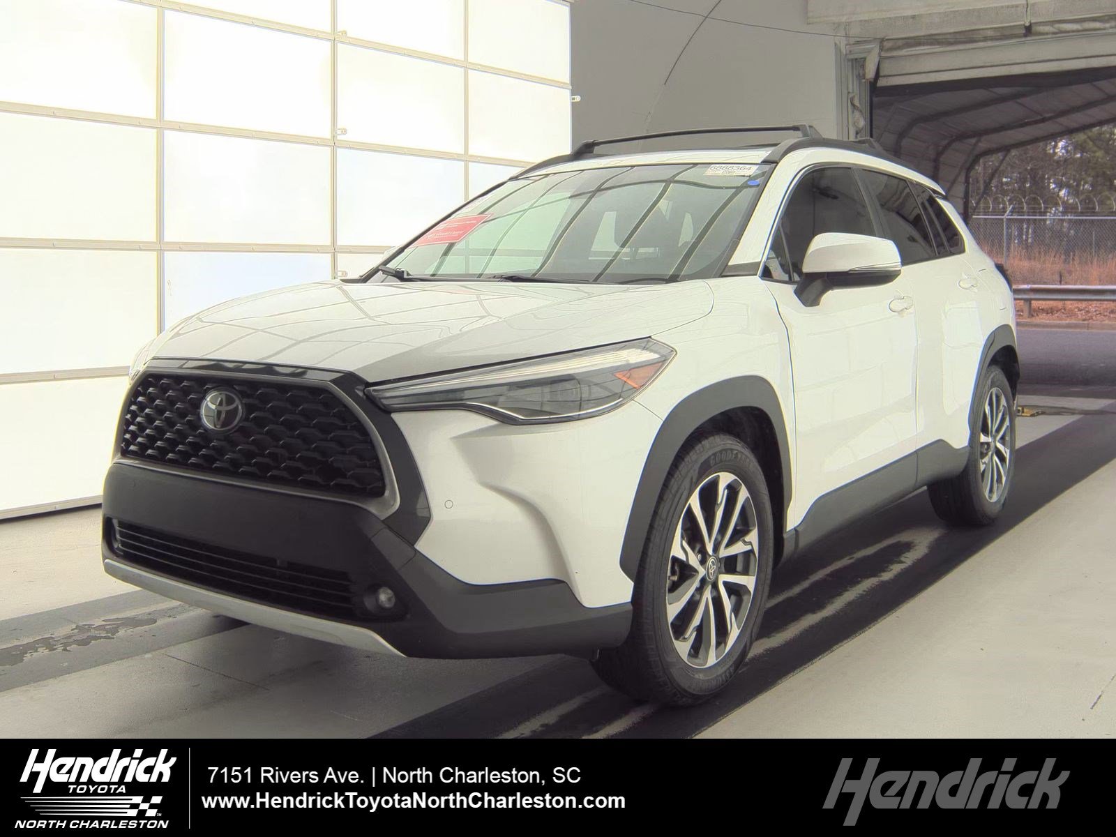 Used 2022 Toyota Corolla Cross XLE w/ Convenience Package image 1