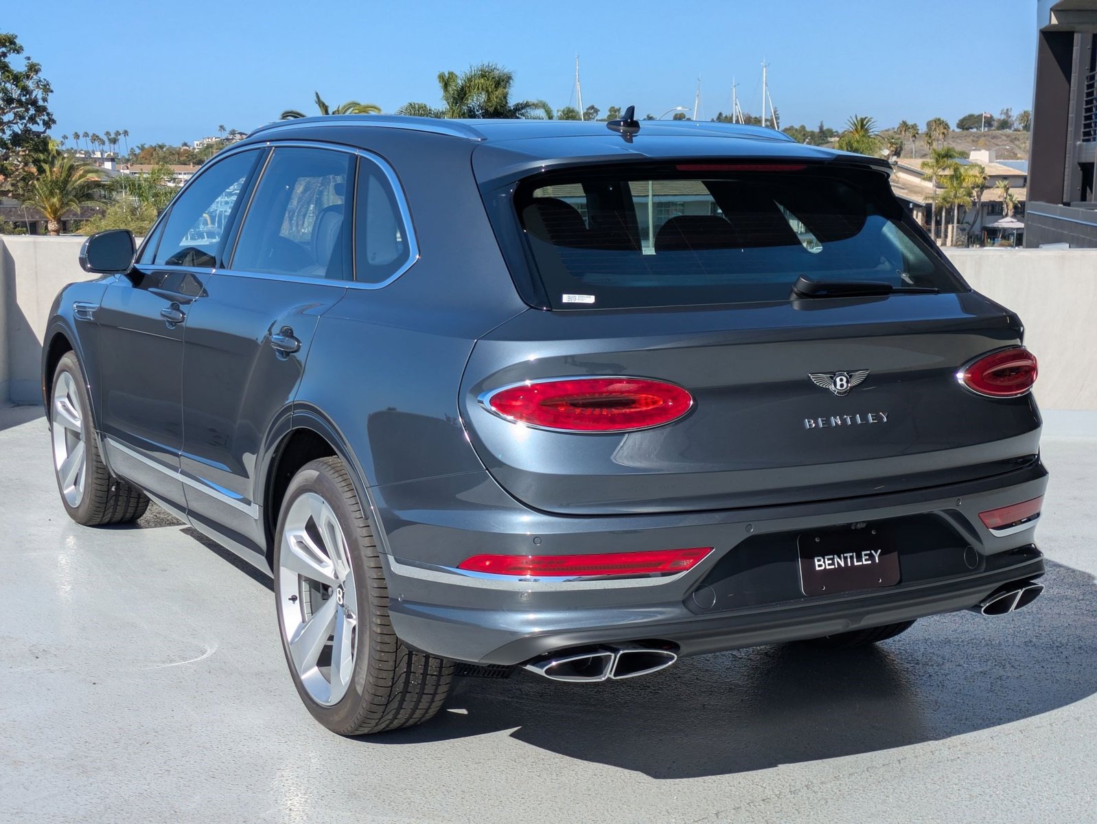 Certified 2025 Bentley Bentayga AWD/4WD image 3