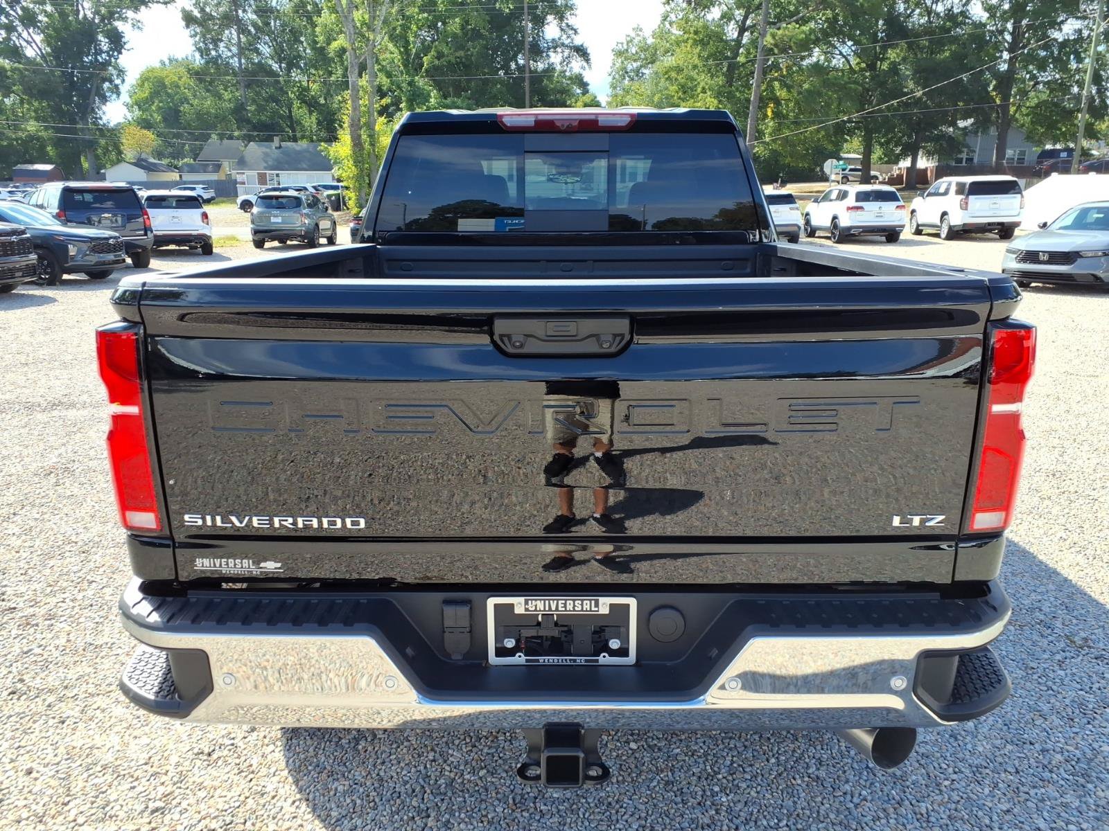New 2026 Chevrolet Silverado 2500 LTZ w/ LTZ Premium Package AWD/4WD image 6