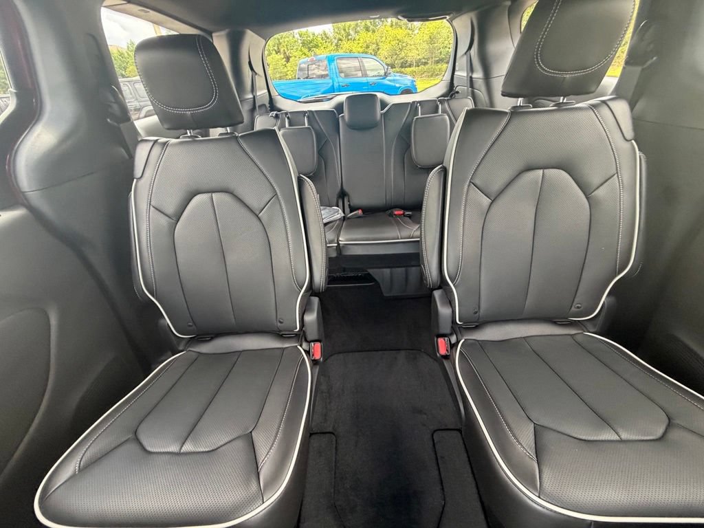 New 2027 Chrysler Pacifica Limited FWD image 26