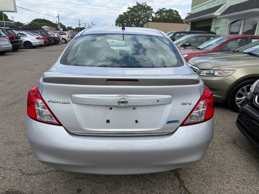 Used 2014 Nissan Versa SV w/ Convenience Package FWD image 5