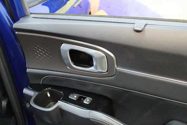 Used 2022 Kia Sorento SX image 13