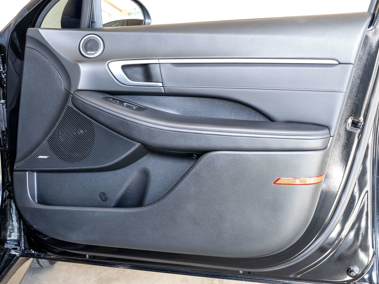 Used 2022 Hyundai Sonata Limited w/ Cargo Package image 24