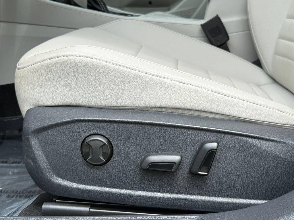 Used 2023 Volkswagen Jetta SE FWD image 10